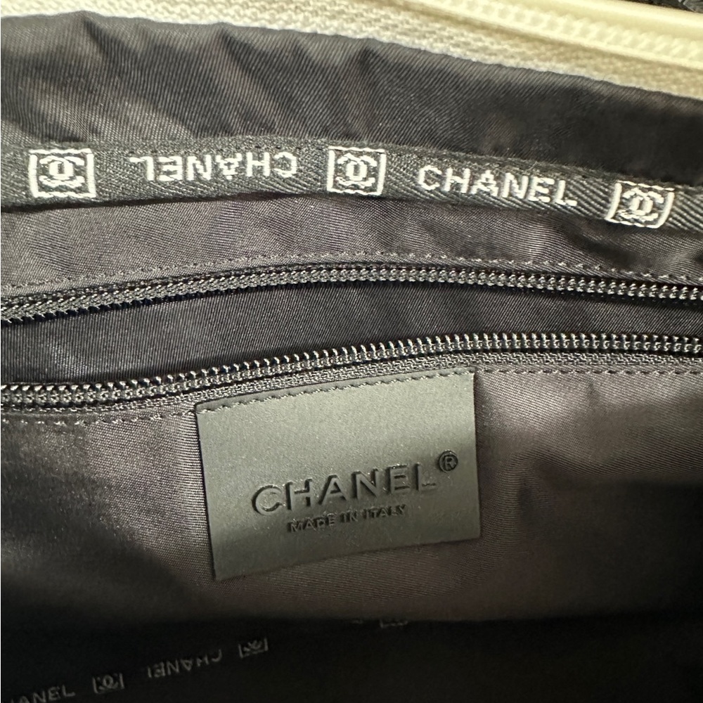 Chanel - Picture 5 of 7